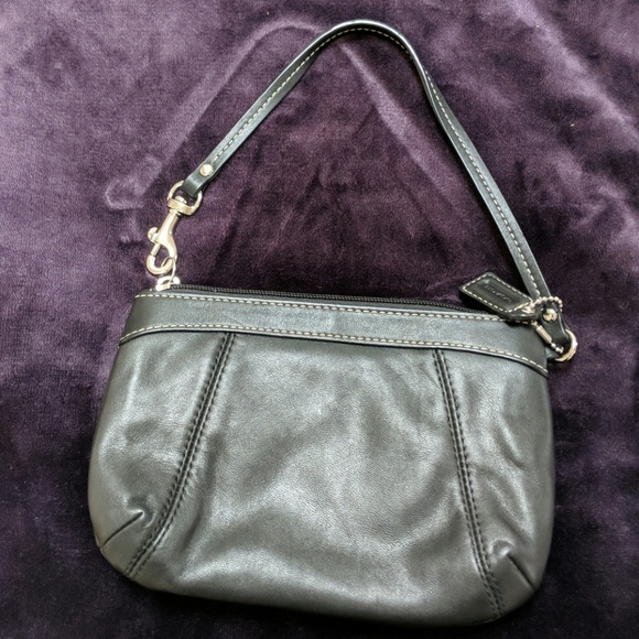 Coach wristlet NWOT - Picture 2 of 3